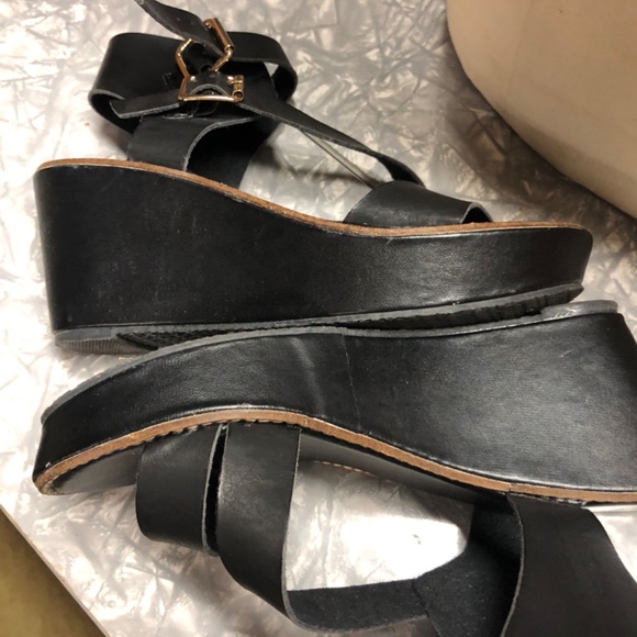 Shoes - Picture 4 of 4